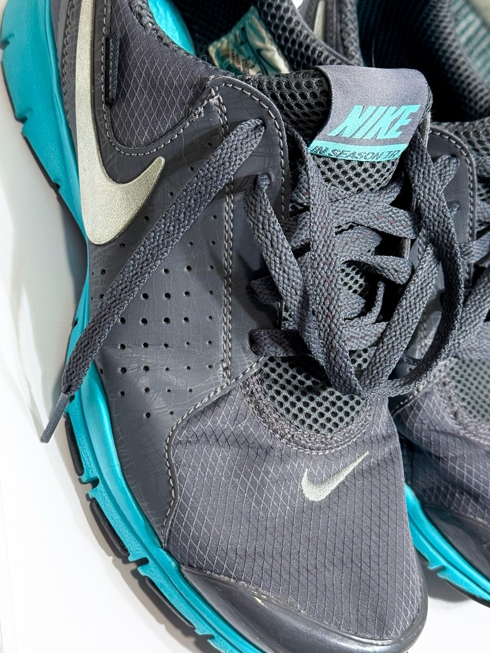 Women’s size 8 Nike shoes sneakers Grey/Teal/Silver • GREAT condition!